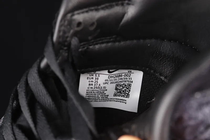 All categories Nk SB Dunk Series Nk SB Dunk Low Low-top skate shoes Pure original version Dover Street Market x Nk Dunk Low "Triple Black" Black Valentine's Day SB Dunk Series low-top skate shoes DH2686-002